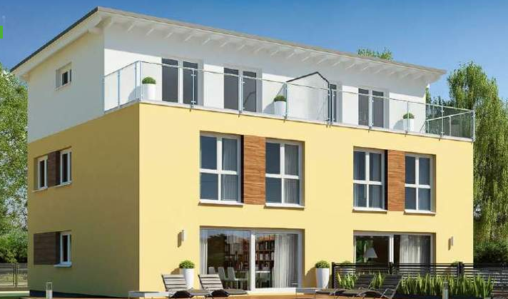 Moderne, zweigeschossige Wohnhausfassade in Gelb mit Balkon und großen Fenstern.