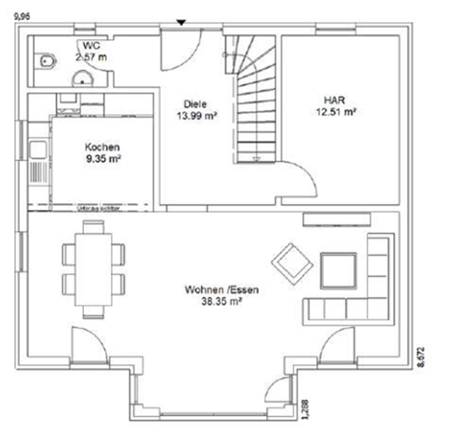 Erdgeschoss Grundriss eines zweigeschossigen Hauses mit Wohnräumen, Küche und Treppe.