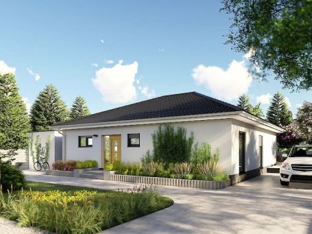 Modernes Einfamilienhaus mit Garten und Einfahrt, umgeben von Bäumen und Grünflächen.